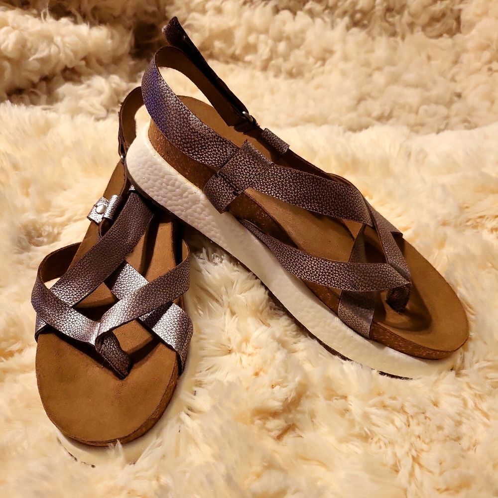 Obtb sandals, distressed silver only worn once!, very comfy!